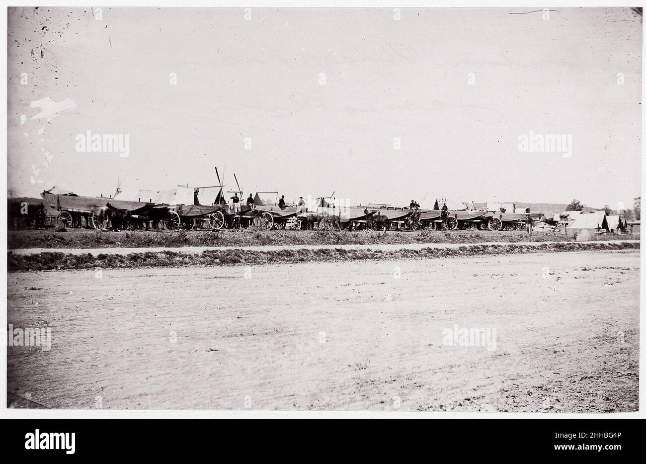 Pontoon Bridge train, James River 1864 Andrew Joseph Russell American.Train du pont ponton, James River 268267 Banque D'Images