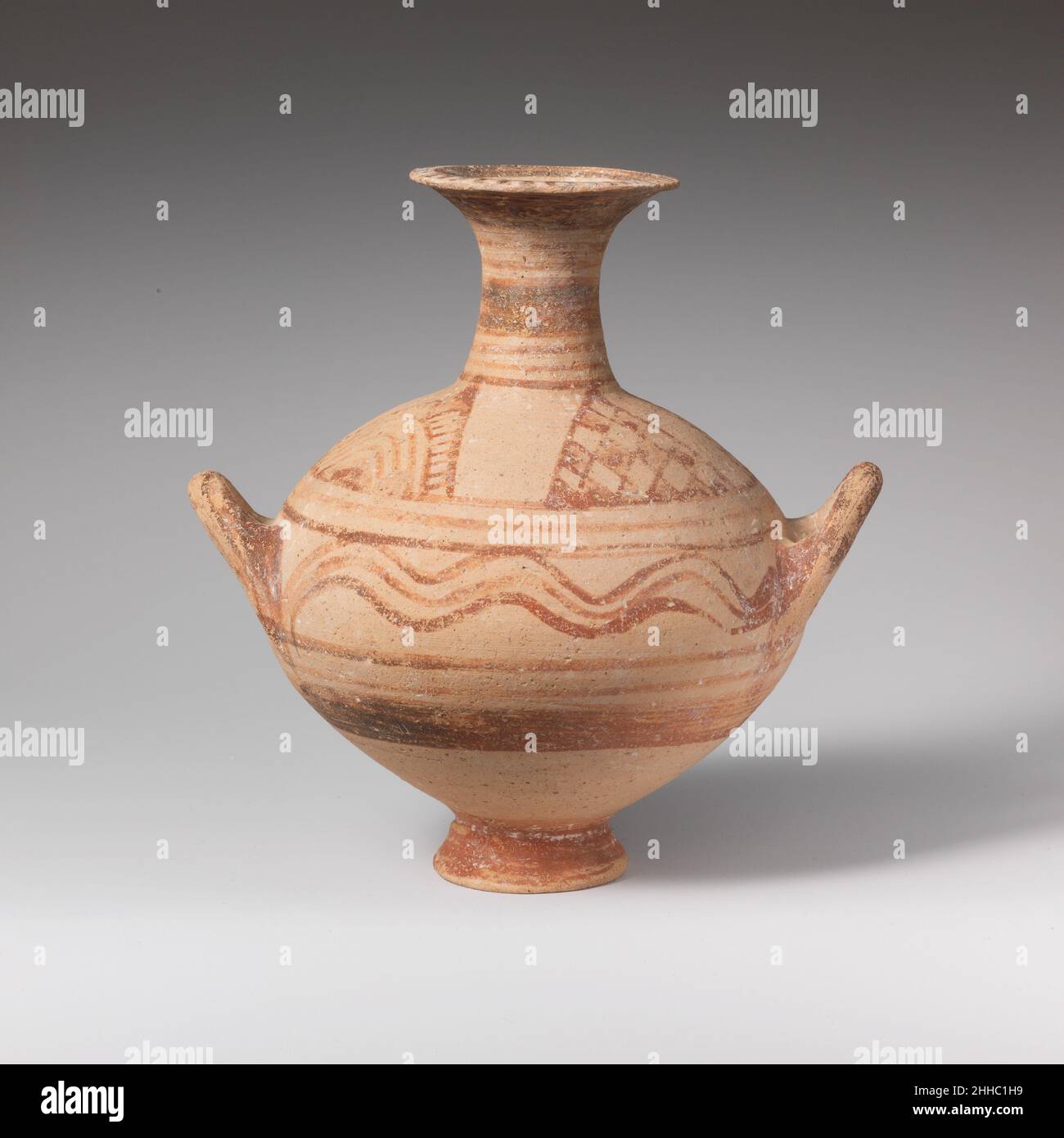 Bouteille globulaire en terre cuite avec deux poignées env.1200–1050 C.-B. Cypriote il s'agit d'une imitation native d'un Mycenaéen ware.Bouteille globulaire en terre cuite avec deux poignées 240653 Banque D'Images