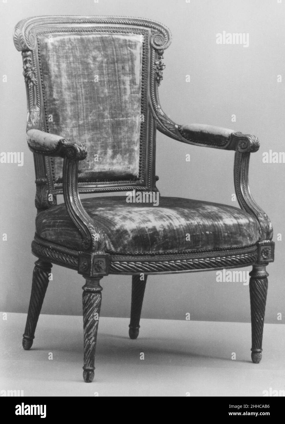 Fauteuil (partie d'un ensemble) ca.1780–90 Georges Jacob French partie d'un  plus grand ensemble de meubles de siège, ces fauteuils élégants à dos  concave sont des faueulles en cabriolet.Leurs cadres sont estampillés sur