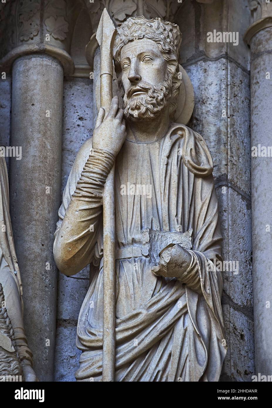 Cathédrale de Chartres statues gothiques et sculptures extérieures.North Porch Central Portal, jambes gauches - vue générale c.1194-1230.Statue du roi David.T Banque D'Images