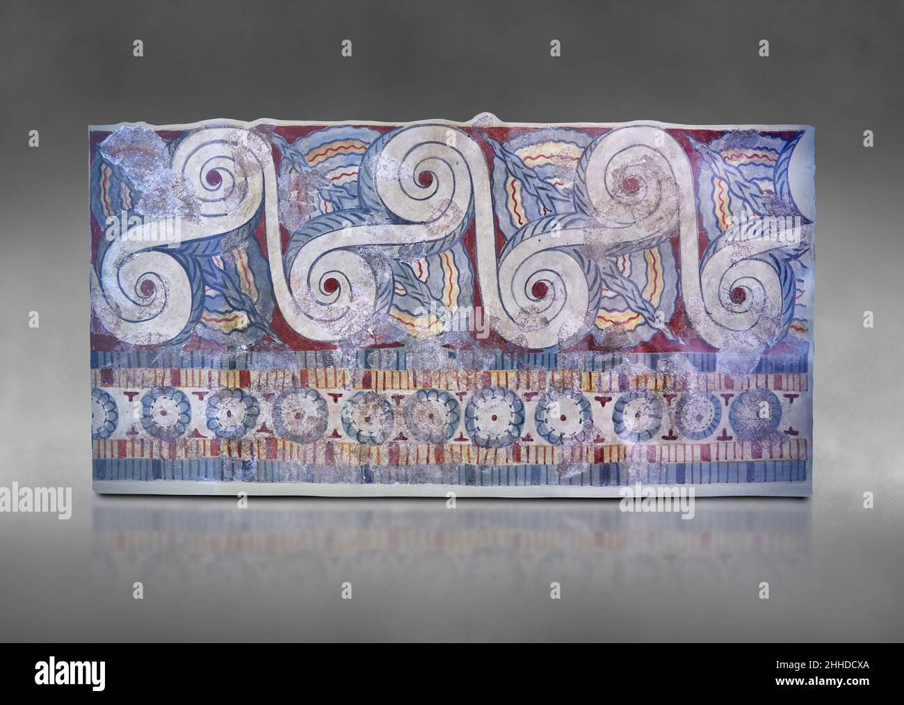 Mur de Mtcenaean freco peint avec rosettes et spirales de course avec des fleurs de papyrus dans les angles, Palave de Tiryns, 13th cent BC.Contre fond gris Banque D'Images