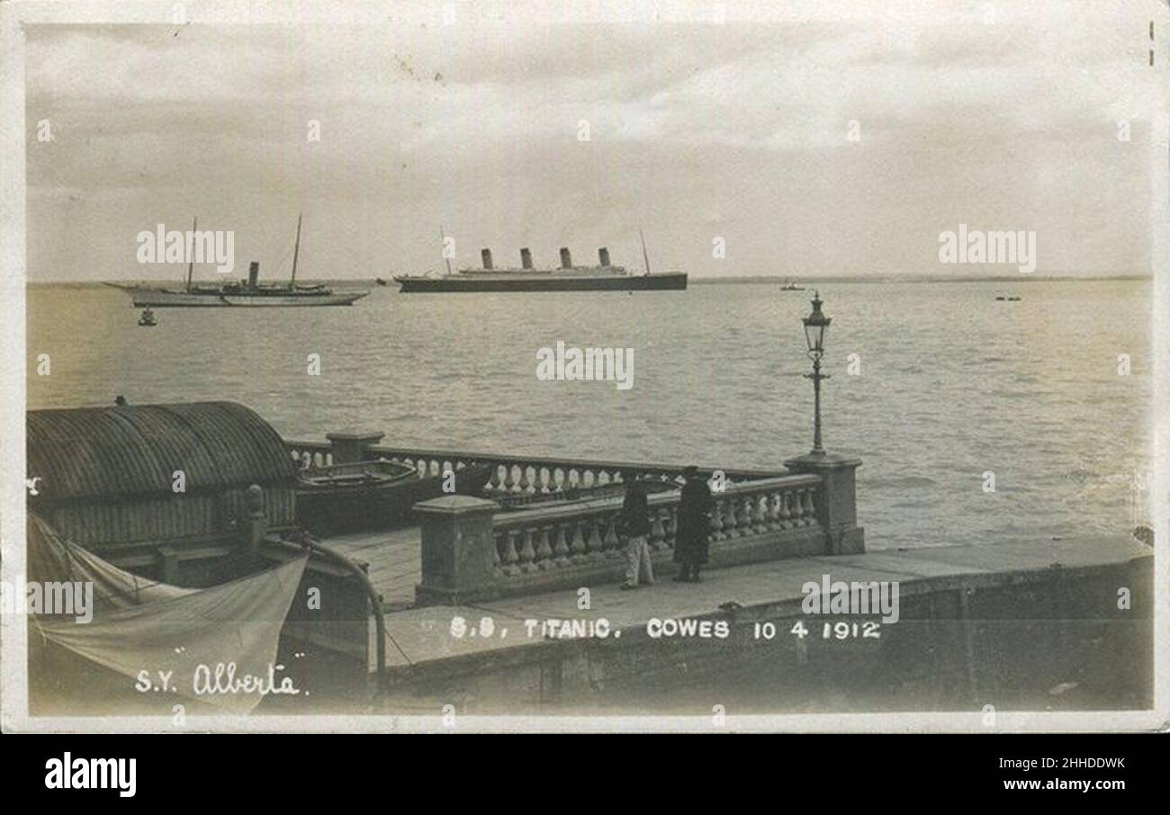 SS Titanic, Cowes 10 4 1912 et SY Alberta. Banque D'Images