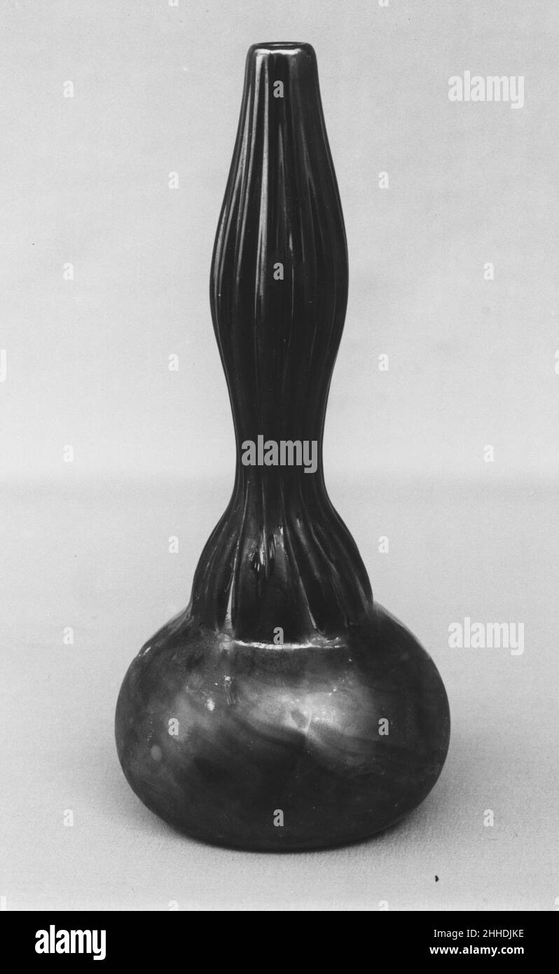 Vase 1893–96 Louis Comfort Tiffany américain.Vase 9411 Banque D'Images