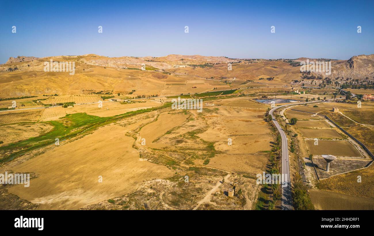 Paysage sicilien avec les anciennes mines de soufre près de Riesi et Sommatino, province de Caltanissetta, Sicile, Italie, Europe Banque D'Images