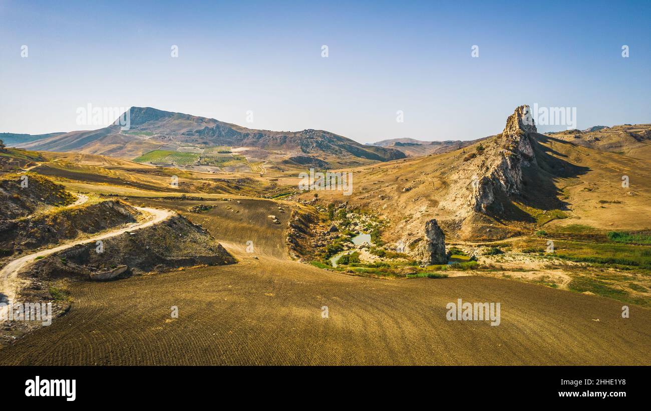 Vallée de la rivière Salso près de Riesi et Sommatino, province de Caltanissetta, Sicile, Italie, Europe Banque D'Images