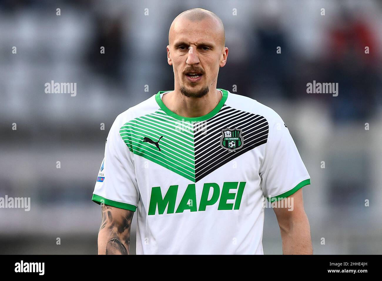 Turin, Italie.23 janvier 2022.Vlad Chiriches de l'US Sassuolo regarde pendant la série Un match de football entre Torino FC et US Sassuolo.Credit: Nicolò Campo/Alay Live News Banque D'Images