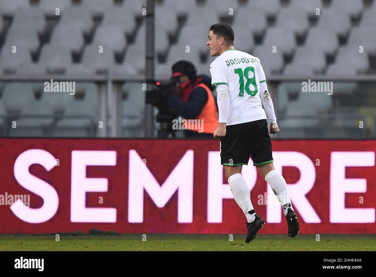 Turin, Italie.23 janvier 2022.Giacomo Raspadori des États-Unis Sassuolo célèbre après avoir inscrit un but lors du match de football Serie A entre le FC de Turin et le Sassuolo des États-Unis.Credit: Nicolò Campo/Alay Live News Banque D'Images