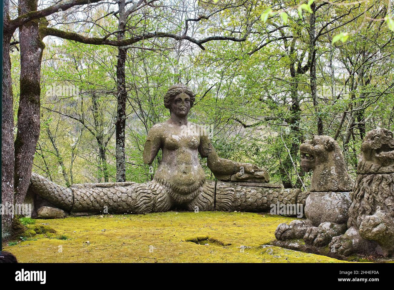 Sculptures anciennes dans le parc de monstres à Bomarzo Banque D'Images