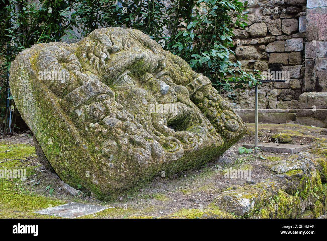 Le masque une sculpture importante dans le parc des monstres de Bomarzo Banque D'Images