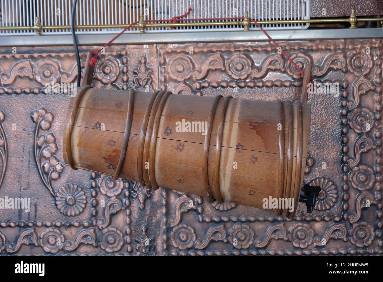 Fabricant de yaourt traditionnel, fabricant de yougher en bois à trabzon suspendu au mur Banque D'Images