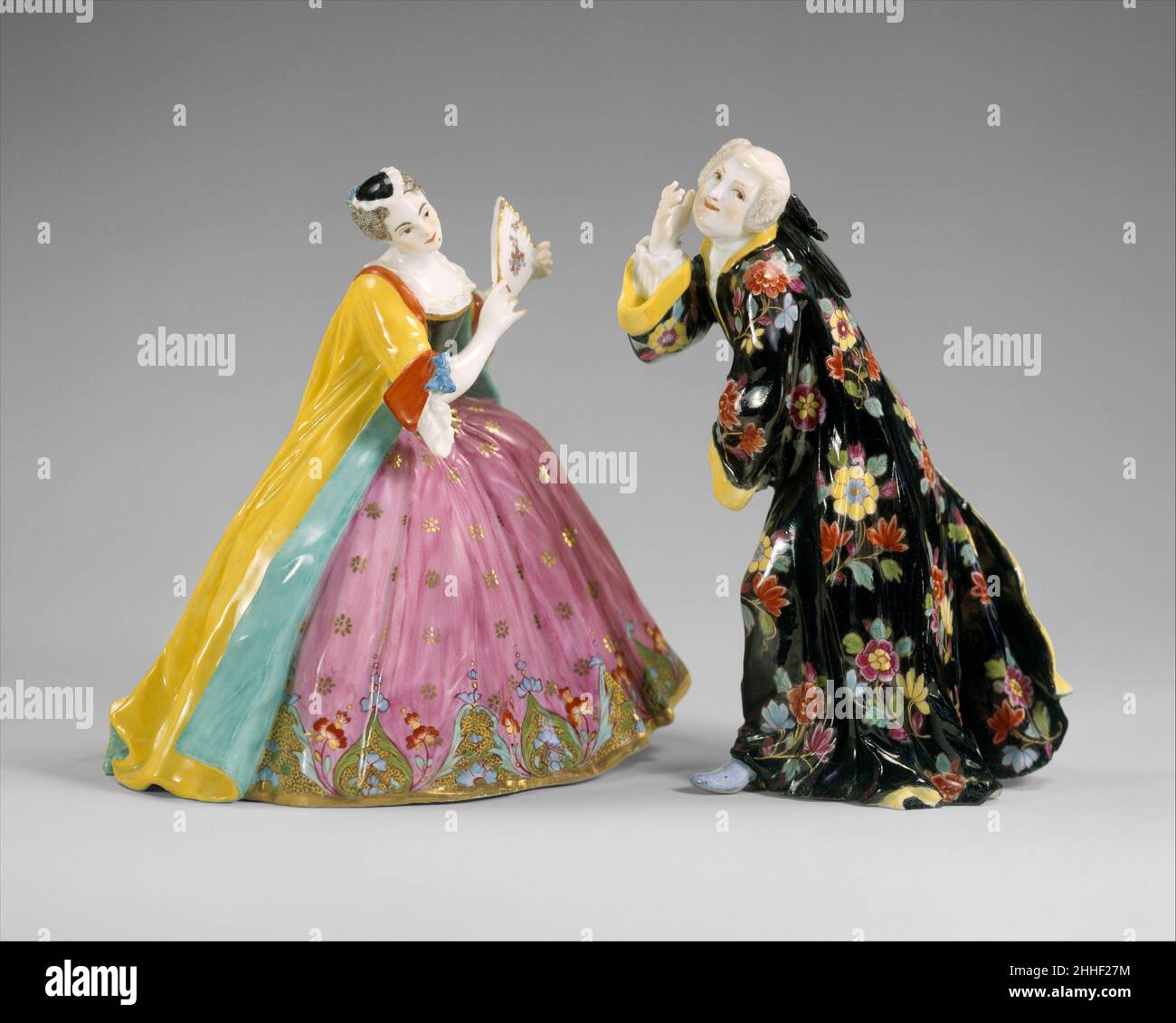 Le Kiss jeté ca.1736 Meissen Manufactory allemand la figure de la dame (1982.60.311) est modelée sur une gravure de Pierre Filloeul, 'le Baiser Rendu', d'après une peinture de Jean-Joseph Baptiste Pater.Pour d'autres paires de ces modèles de la collection du Metropolitan, voir 64.101.47, .48 et 1974.356.353, .354.Le Kiss jeté 207191 Banque D'Images