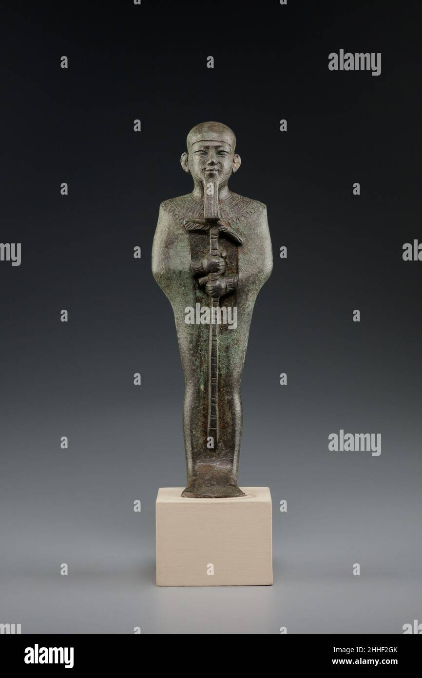 Ptah env.722–650 C.-B. ou un peu plus tard troisième période intermédiaire–période tardive les caractéristiques de cette statuette fine - les plis légers le long du nez, la simplicité du sceptre, la rondeur du vêtement au-dessus des coudes - sont à la mesure des figures du dieu de la période Kuschite et du début de la Saite.Ptah. Env.722–650 C.-B. ou un peu plus tard.Bronze ou alliage de cuivre.Troisième période intermédiaire–période tardive.De l'Égypte.Dynastie 25–début 26 Banque D'Images