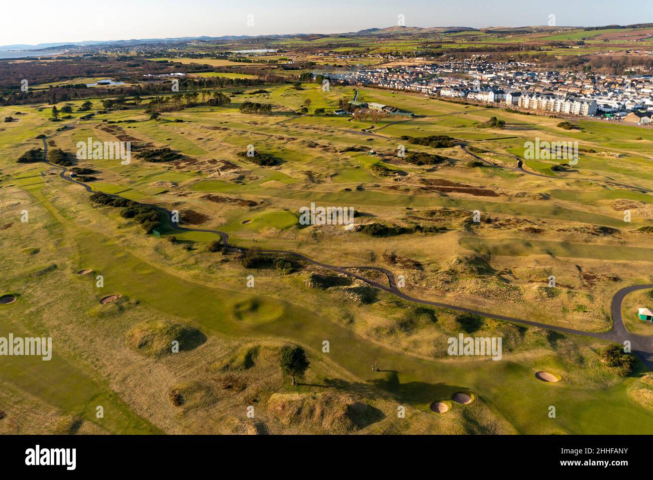 Vue aérienne depuis le parcours de golf de Carnoustie Golf Links à Carnoustie, Angus, Écosse, Royaume-Uni Banque D'Images