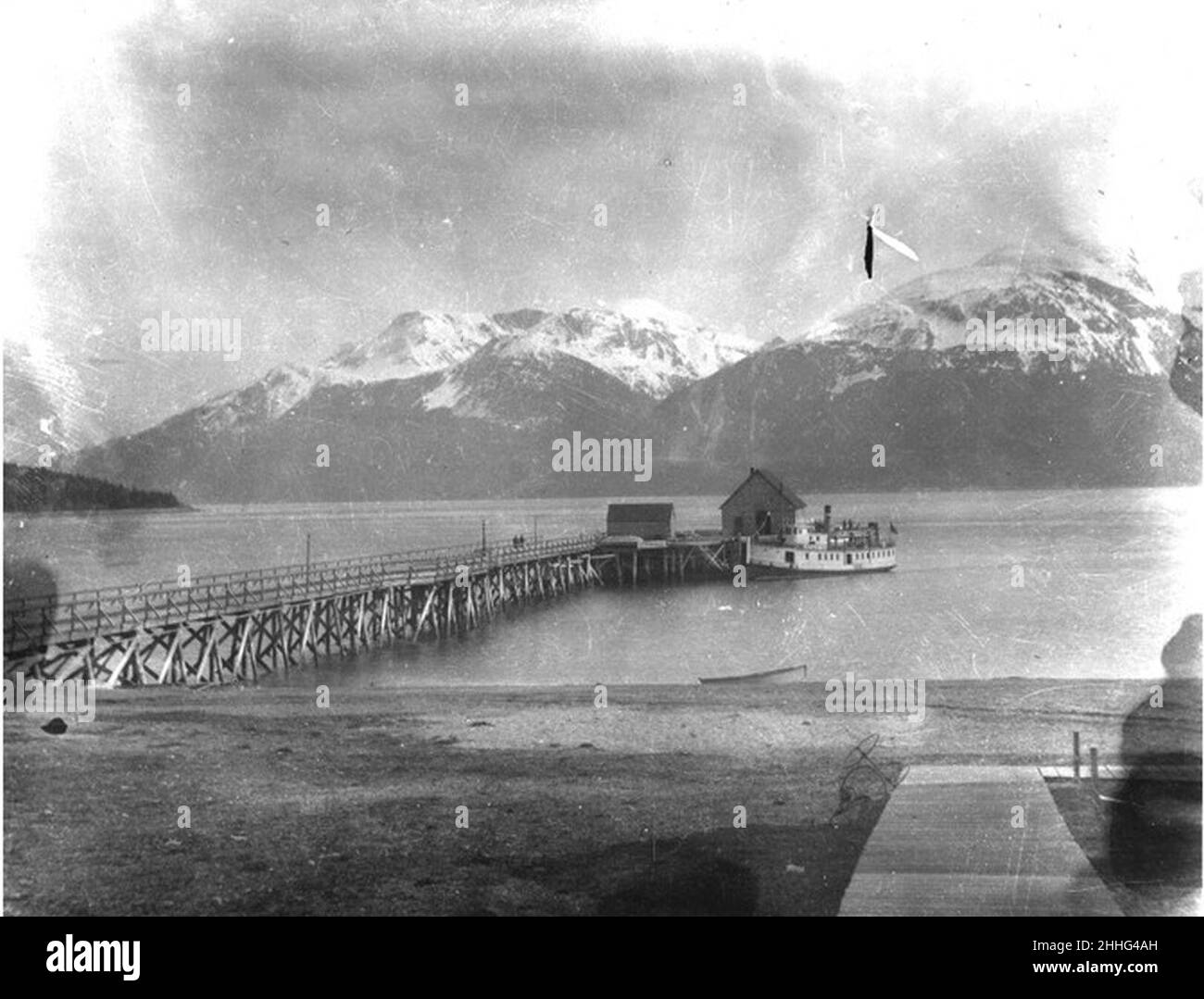 Bateau à vapeur au quai de fort Seward, Alaska, 1909 (KIEHL, 238). Banque D'Images