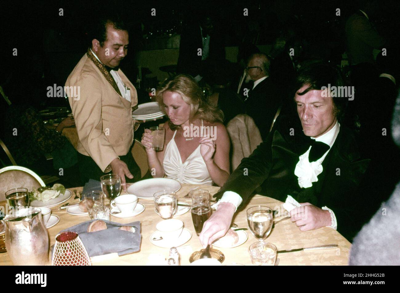 **PHOTO DE FICHIER** Hugh Hefner et Sondra Theodore 1977 crédit: Ralph Dominguez/MediaPunch Banque D'Images