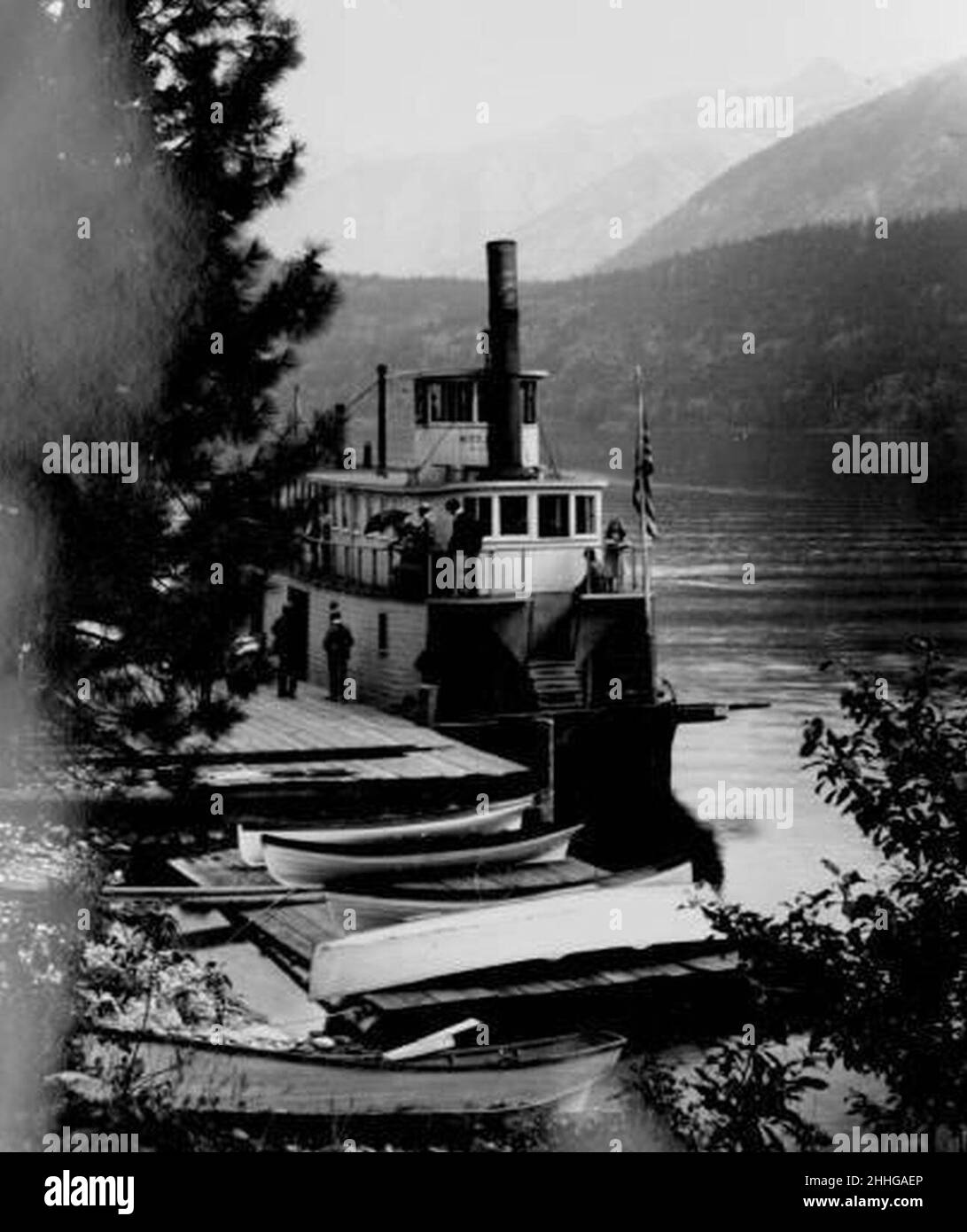 Stehekin (bateau à vapeur) à quai, lac Chelan, juillet 1902. Banque D'Images
