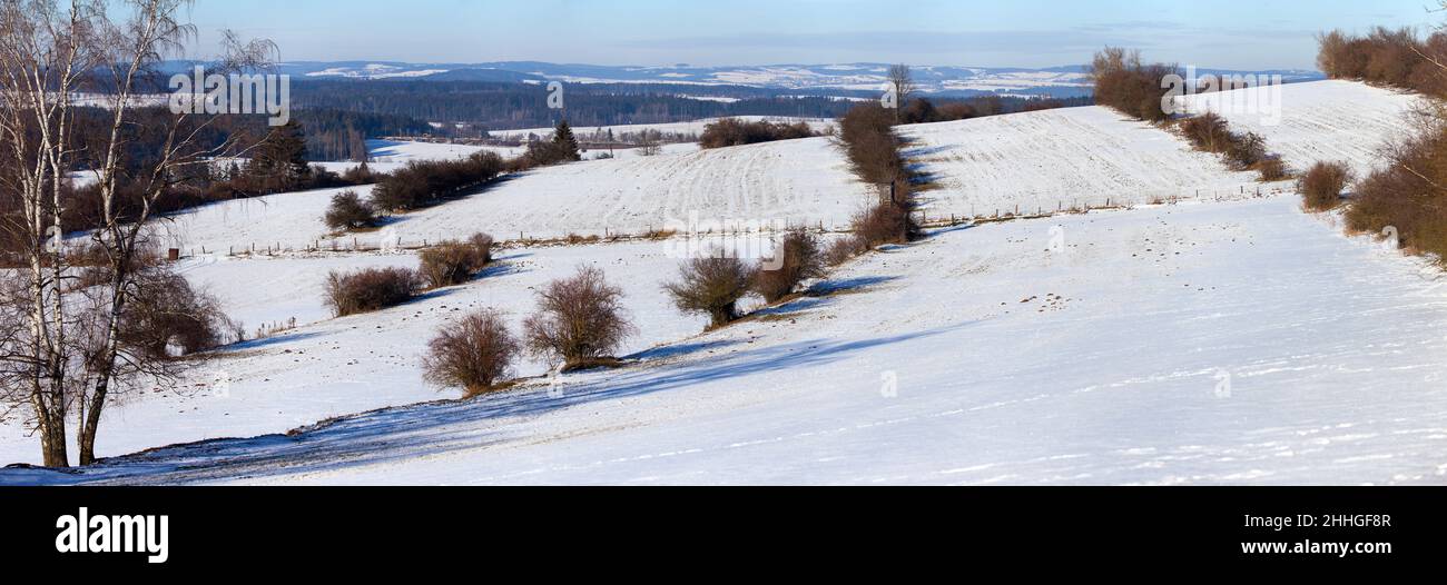 Paysage bohémien et morave, vue panoramique en hiver, village de Cirylov près de Velke Mezirici, République Tchèque Banque D'Images