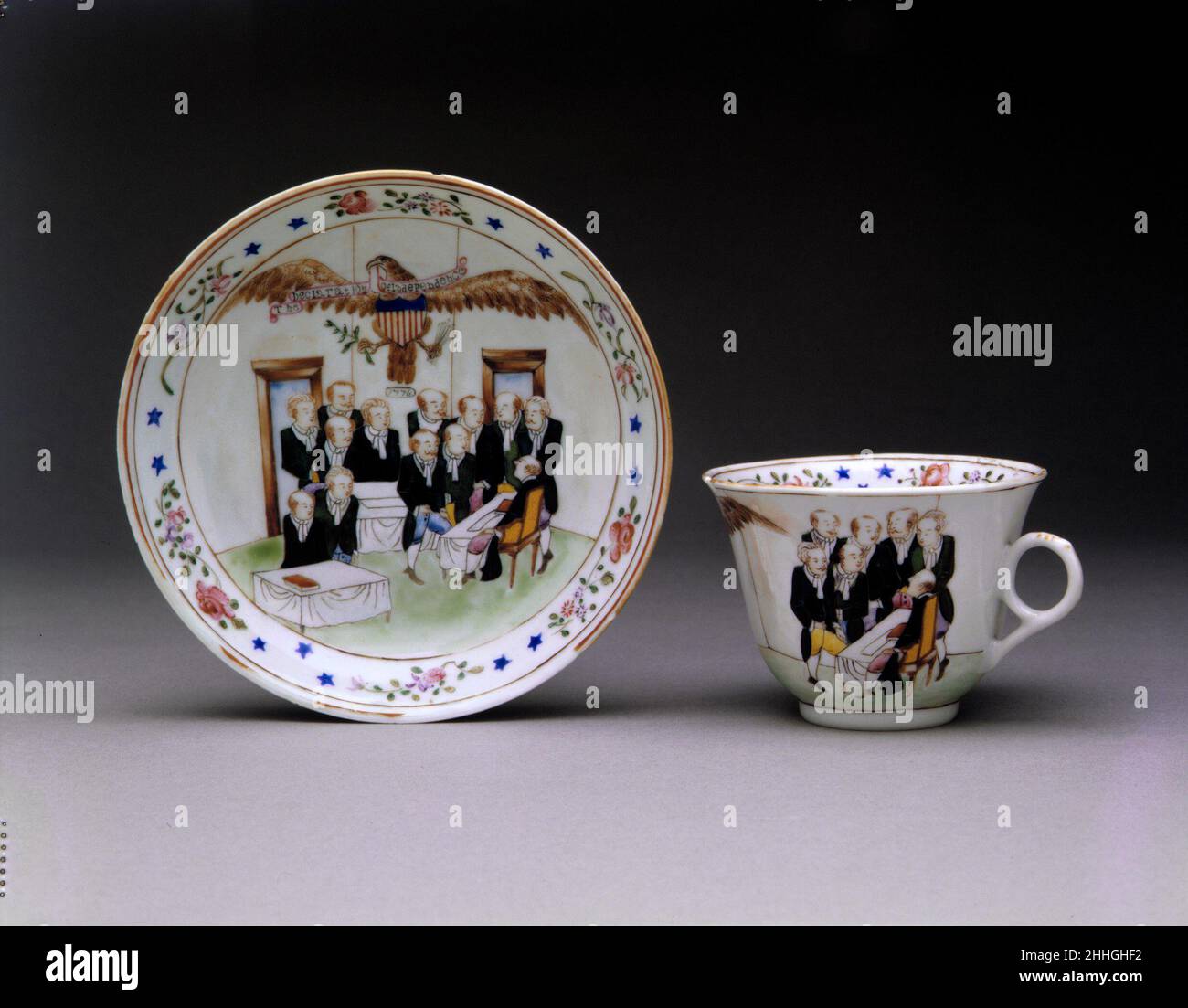 Soucoupe 1825–50 Chinois, pour le marché américain.Soucoupe.Chinois, pour le marché américain.1825–50.Porcelaine.Fabriqué en Chine Banque D'Images