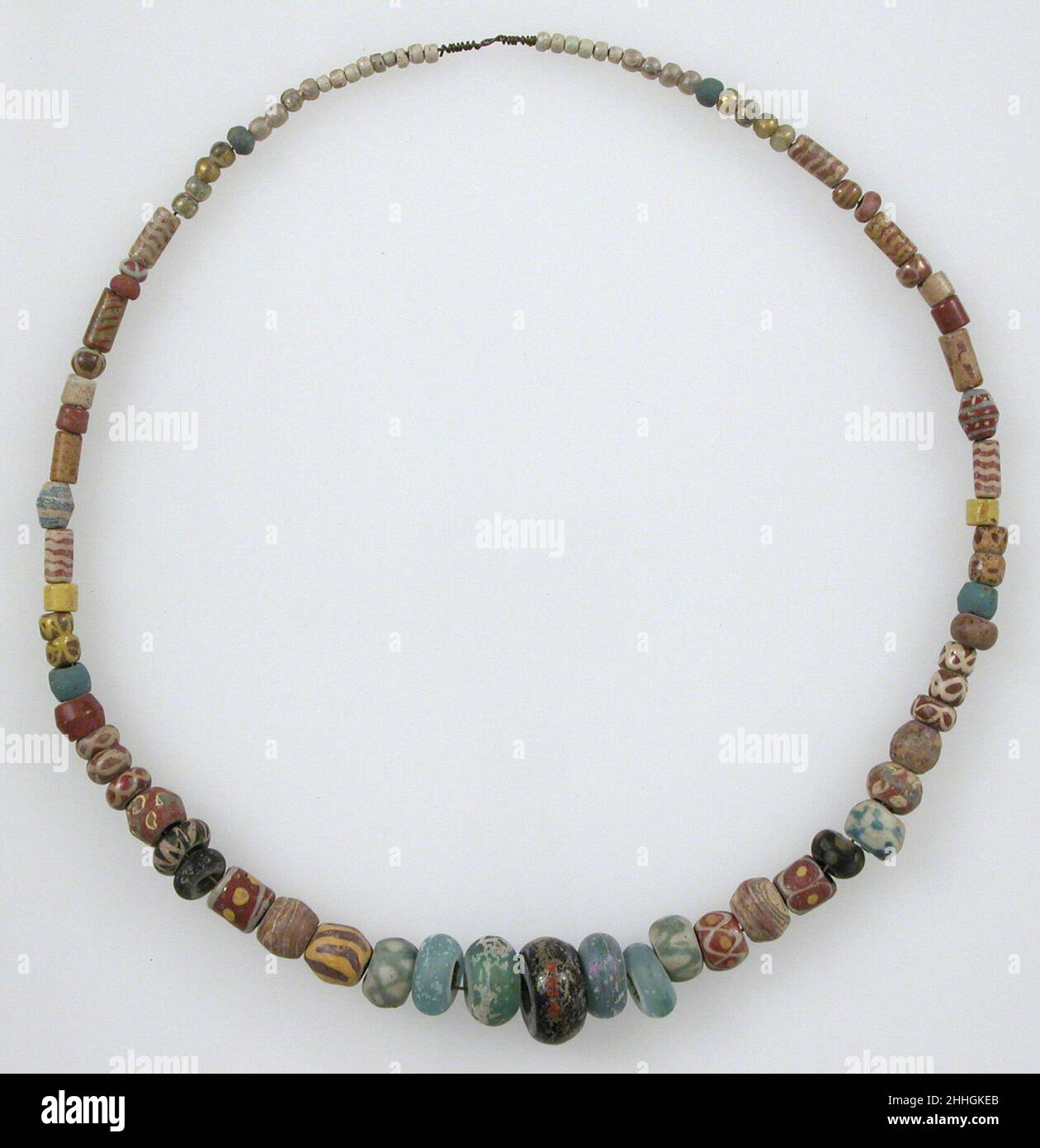 Collier à perles 500–600 Frankish.Collier à perles 465407 franches, collier à perles, 500?600, verre, total : longueur de corde 27 3/4 x 15/16 po.(70,5 x 2,4 cm).Metropolitan Museum of Art, New York.Don de J. Pierpont Morgan, 1917 (17.193.101) Banque D'Images