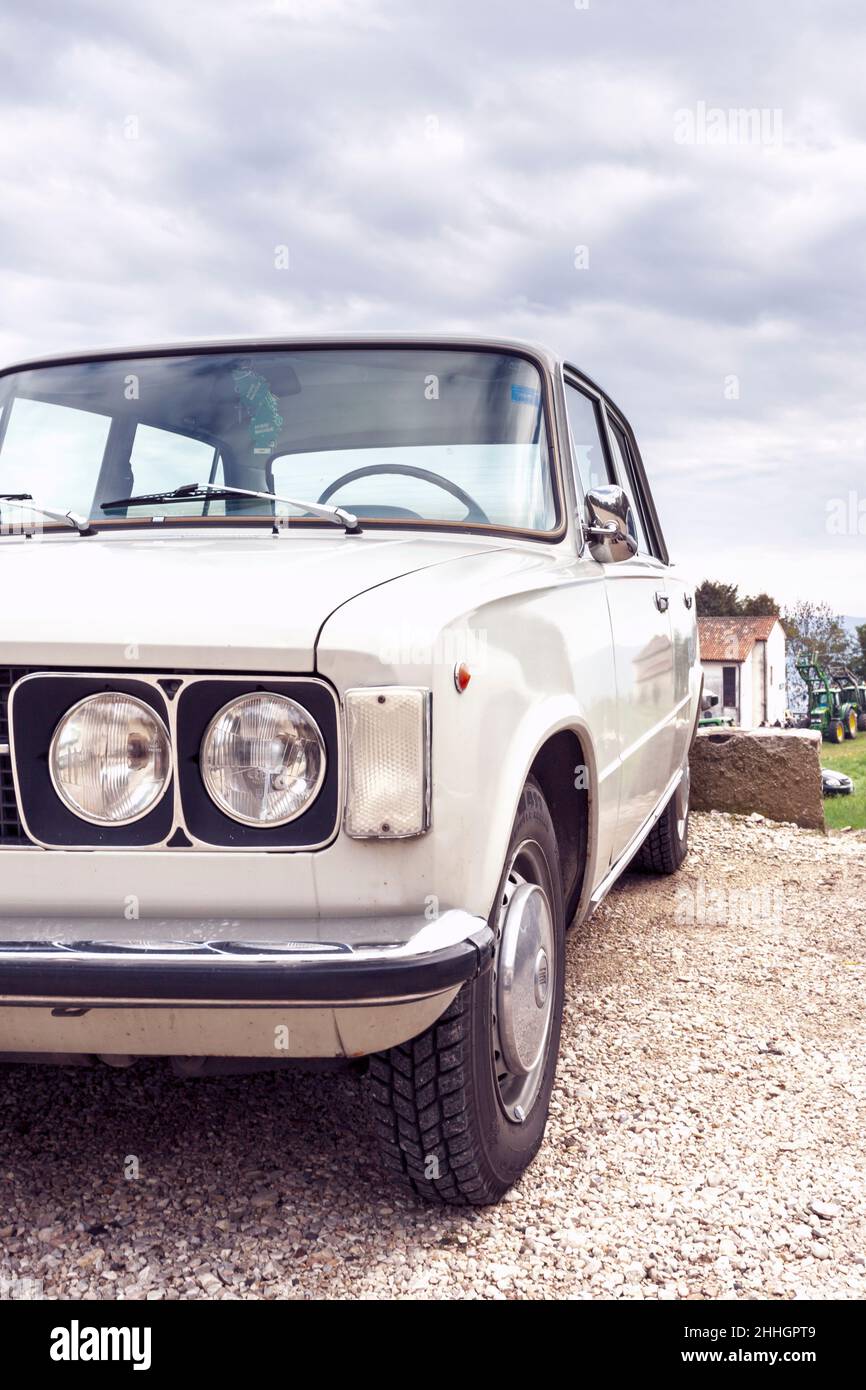 Une vieille voiture de fiat. Schio, Italie Banque D'Images