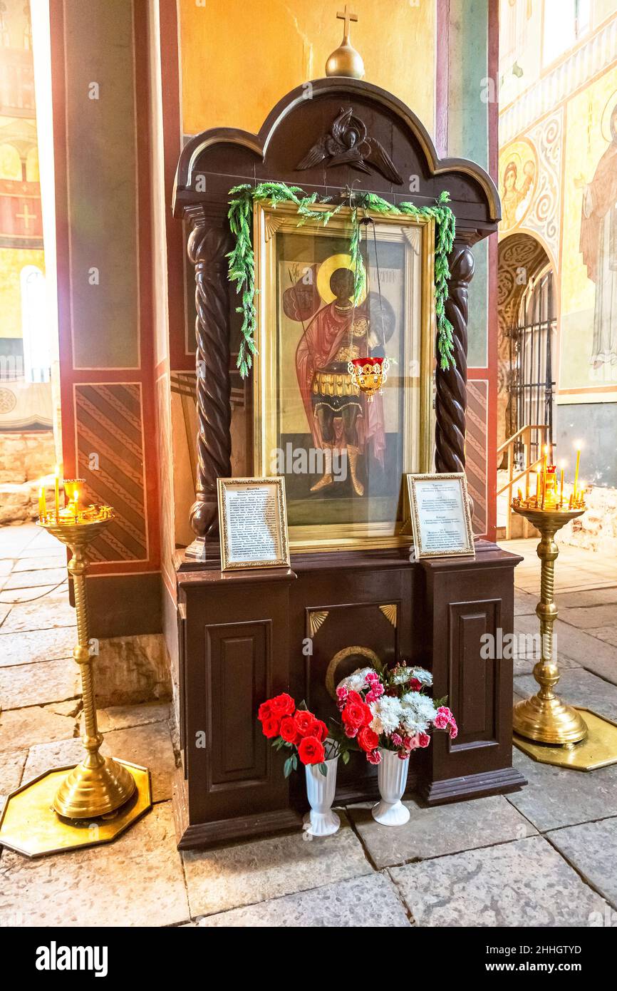 Veliky Novgorod, Russie - 30 août 2021 : intérieur de la cathédrale russe orthodoxe de Saint-Georges dans le monastère de Yuriev dans le quartier Veliky No Banque D'Images