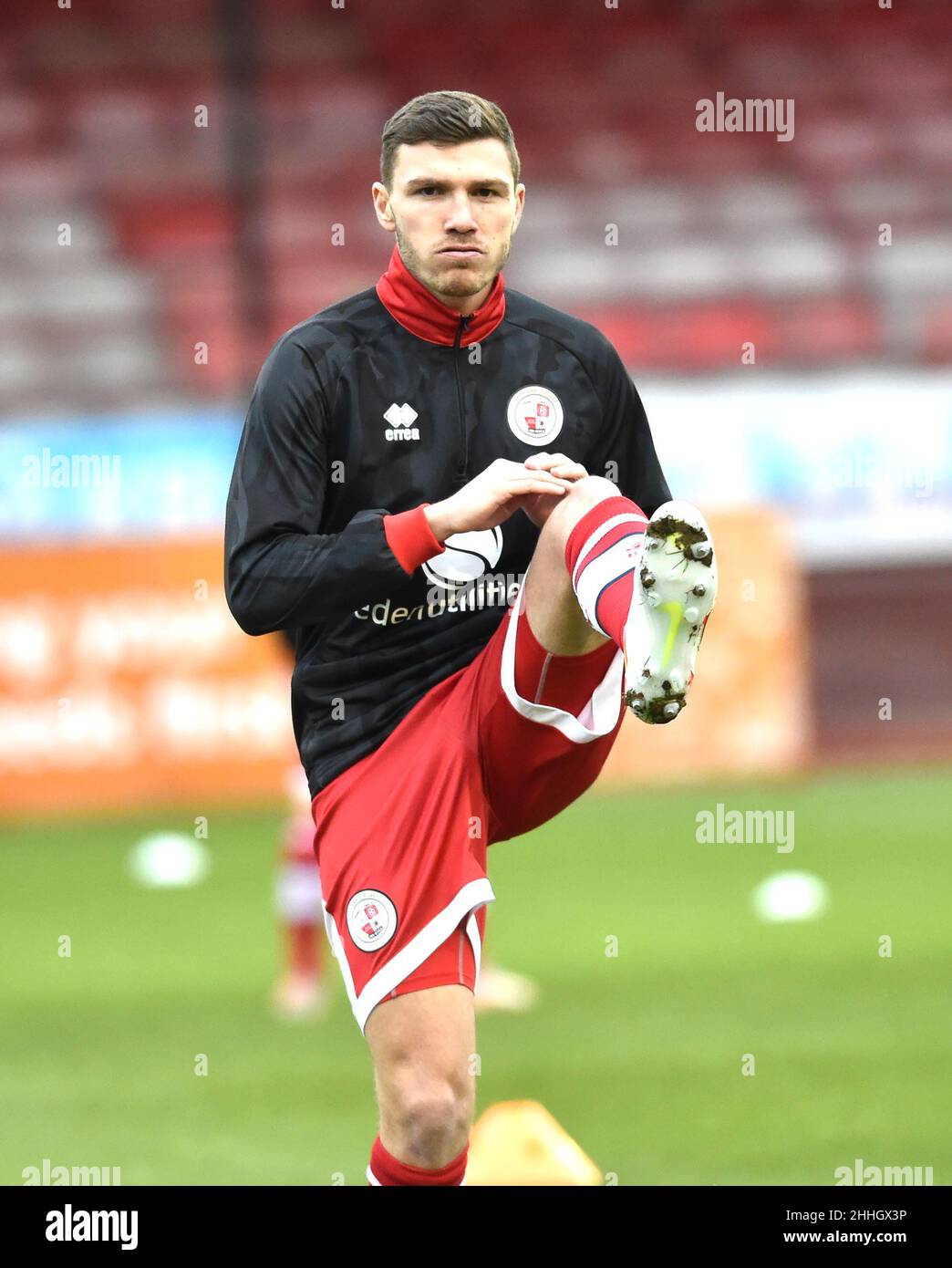 Jordan Tunnicliffe de Crawley s'échauffe avant le match de la Sky Bet League Two entre Crawley Town et Tranmere Rovers au People's Pension Stadium , Crawley , Royaume-Uni - 22nd janvier 2022 - usage éditorial uniquement.Pas de merchandising.Pour les images de football, les restrictions FA et Premier League s'appliquent inc. Aucune utilisation Internet/mobile sans licence FAPL - pour plus de détails, contactez football Dataco Banque D'Images