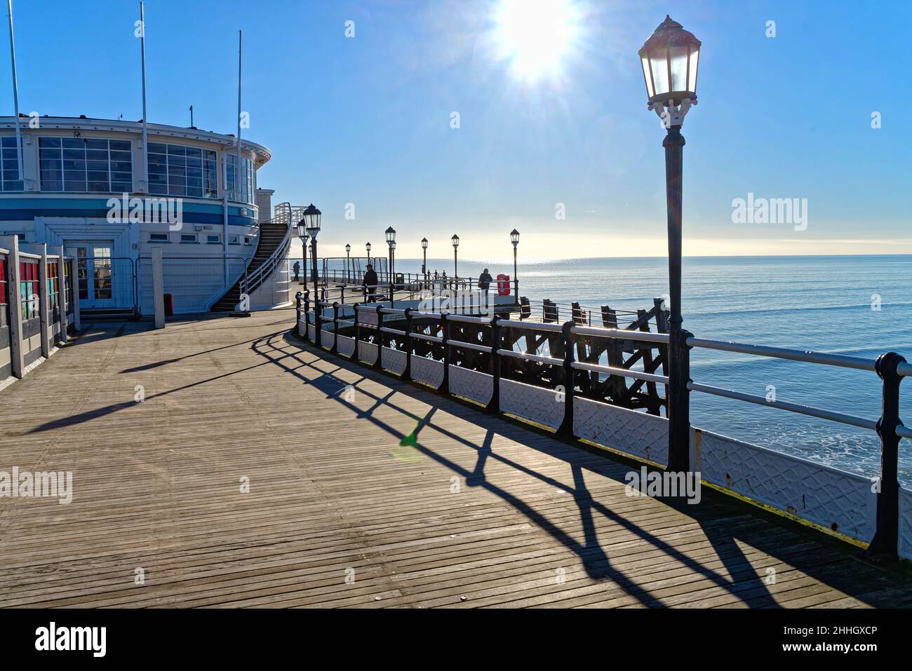 Jetée et mer de Worthing sur un hiver ensoleillé jour West Sussex Angleterre Royaume-Uni Banque D'Images