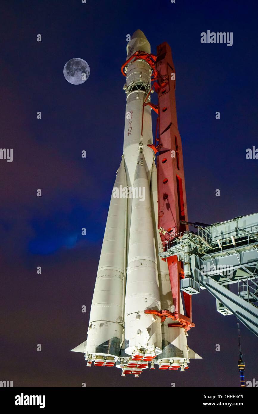 Le véhicule de lancement spatial soviétique Vostock à l'exposition VDNKh.Fusée spatiale dans le parc VDNH à Moscou, Russie Banque D'Images