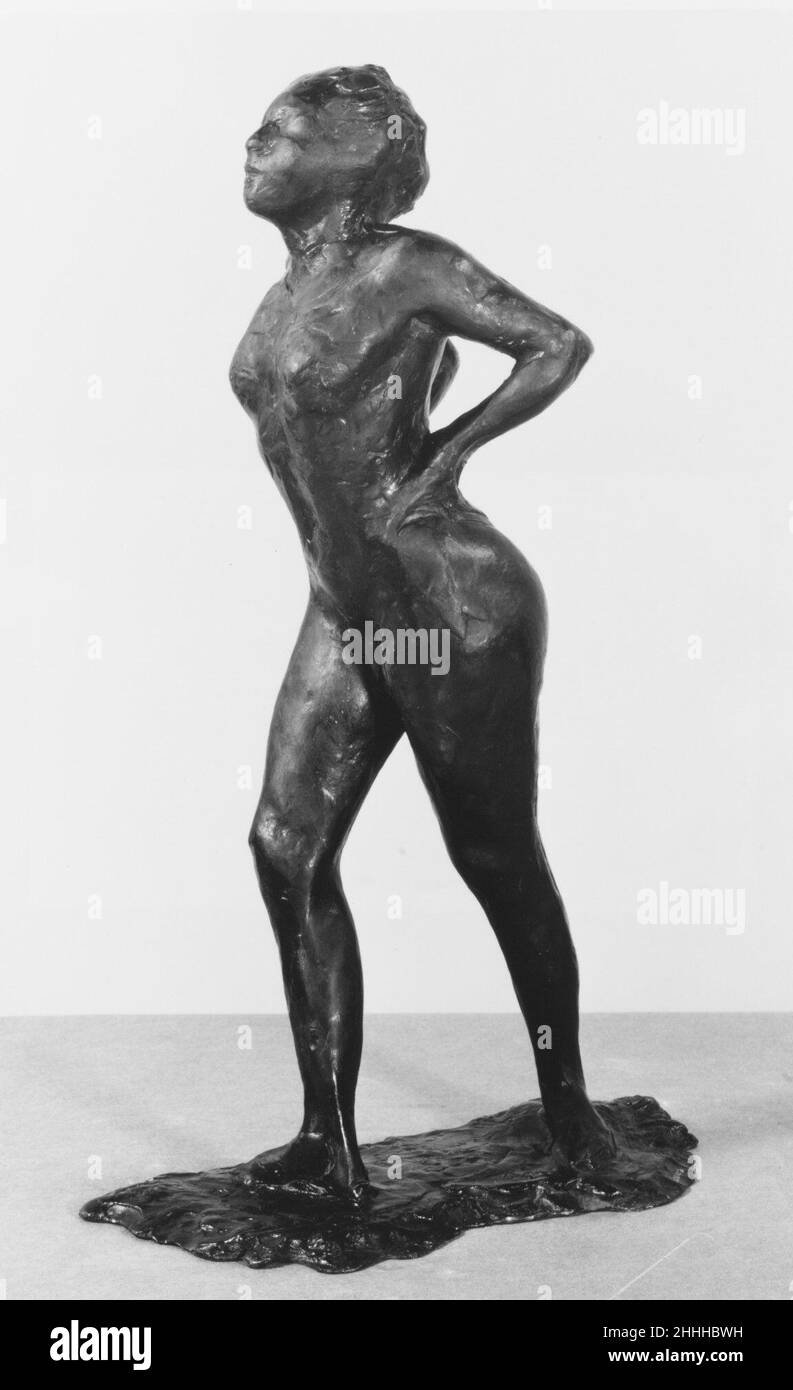 Danseuse au repos, mains derrière son dos, jambe droite avant modélisée peut-être ca.1895, casting 1920 Edgar Degas Français à la mort de Degas en 1917, plus de 150 sculptures figuratives ont été trouvées dans son studio.La plupart étaient faits de cire fragile, d'argile et de plastiline (un matériau de modélisation à base de cire et d'huile).Beaucoup se sont détériorés.Seulement quelques-uns ont été conservés dans des copies qui avaient été moulées à partir d'eux dans le plâtre.À l’exception de la petite danseuse de cire âgée de quatorze ans (Washington : NGA), aucune de ces sculptures n’avait été exposée publiquement au cours de la vie de l’artiste.bien que Degas n’ait pas préféré reproduire son chabot Banque D'Images