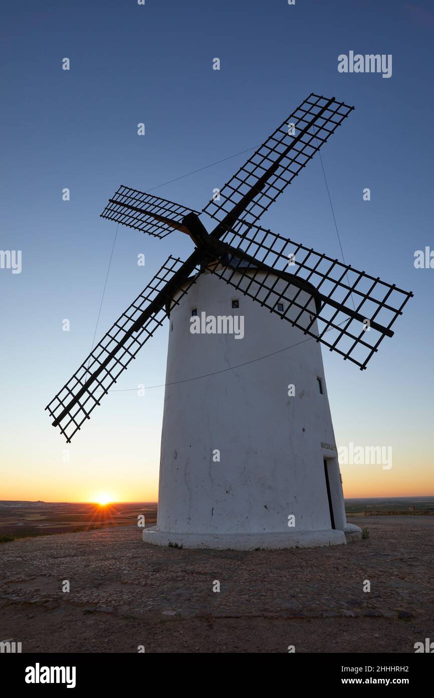 paysage avec moulins à vent Banque D'Images