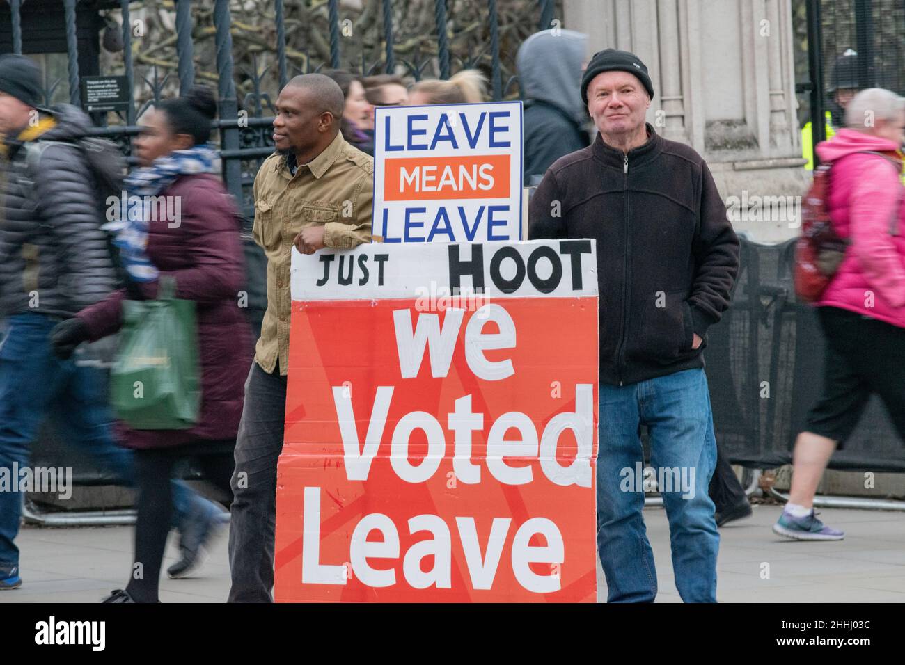 Les manifestants pro Brexit avec juste pied nous avons voté pour quitter le sackard Banque D'Images