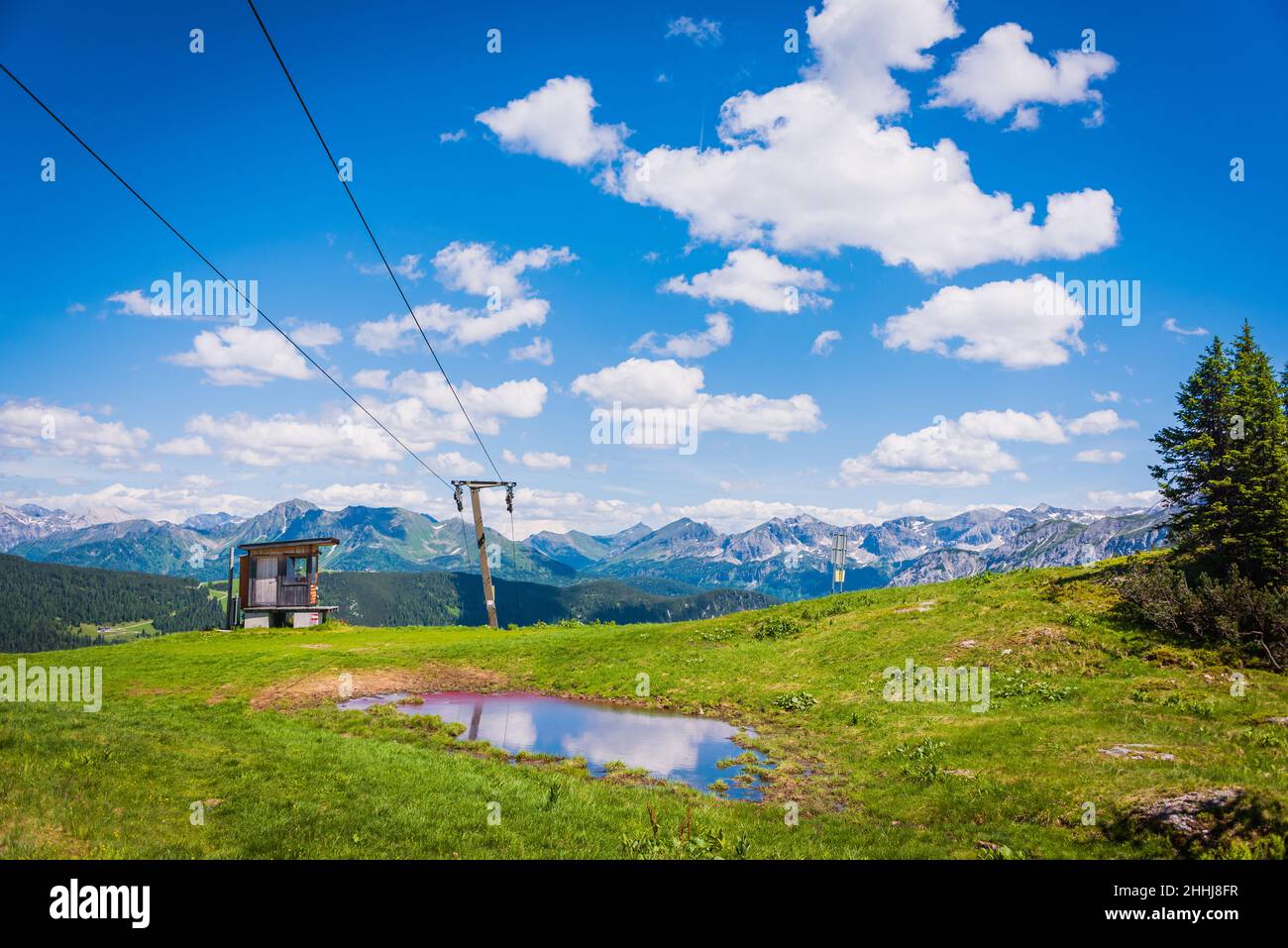 Belle nature dans les Alpes autrichiennes.Le Zauchensee / Flachhauwinkl la plus grande station de ski au monde pendant l'été.Paysage de montagne de la Zauchense Banque D'Images