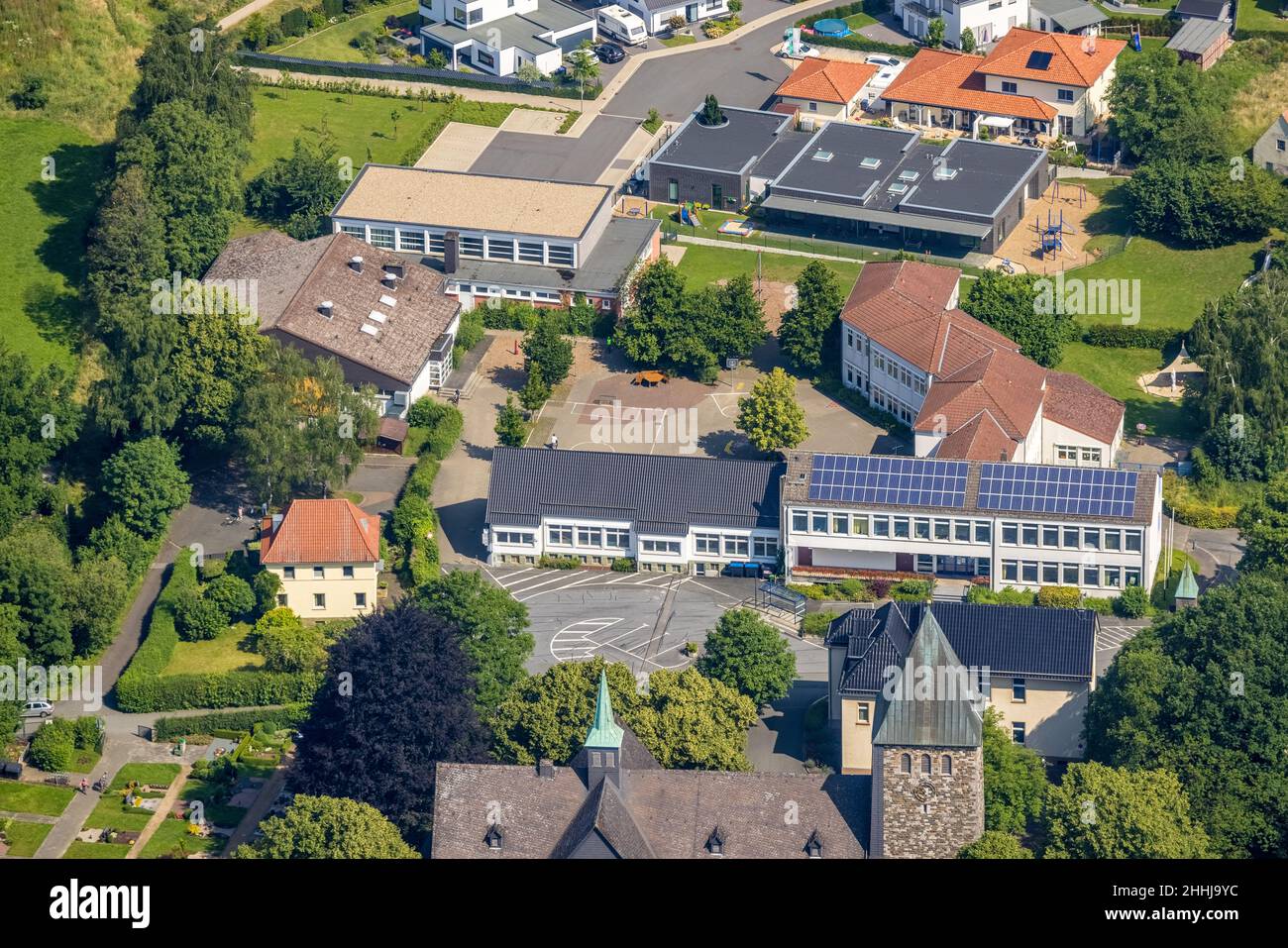 Vue aérienne, Bernhardusschule, Niederense, ense, Sauerland,Rhénanie-du-Nord-Westphalie, Allemagne, enseignement, institution scolaire, DE,Europe, primaire s Banque D'Images