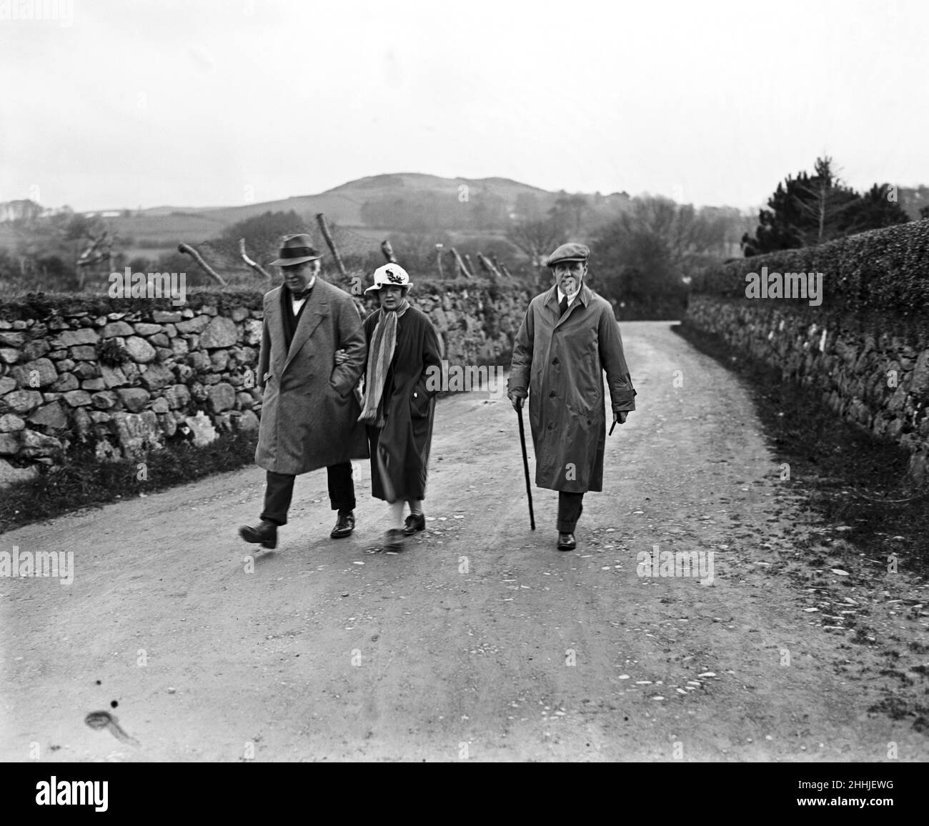 David Lloyd George, Premier ministre britannique, en vacances à Criccieth, dans la baie de Cardigan, au pays de Galles.Photo avec sa fille Megan et le capitaine Evans.Avril 1920. Banque D'Images