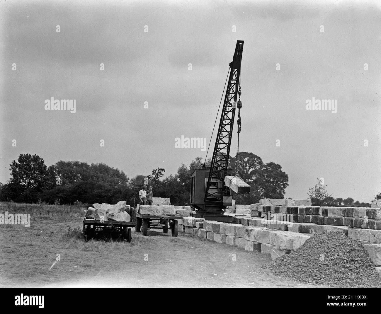 Pierres de granit du pont de Waterloo d'origine, vues ici stockées à Harmondsworth à la suite de sa démolition.1935 Banque D'Images