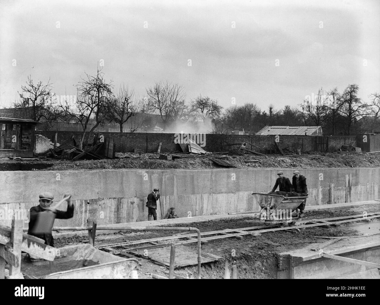 Plates-formes en construction à la station de métro Uxbridge 1936 Banque D'Images