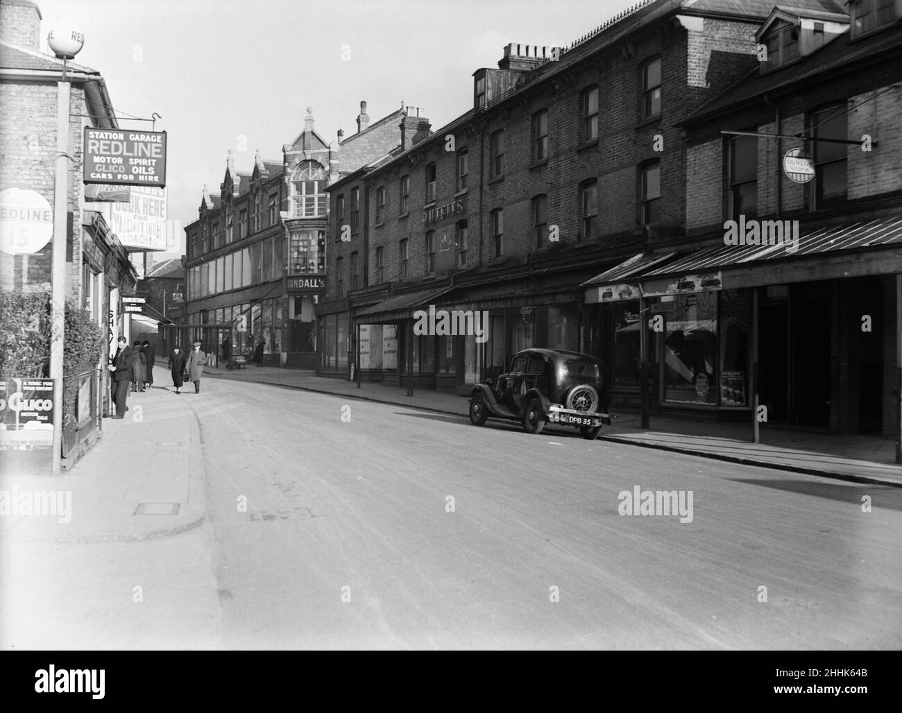 Randall's Store et les magasins adjacents, Vine Street, Uxbridge 1936 Banque D'Images