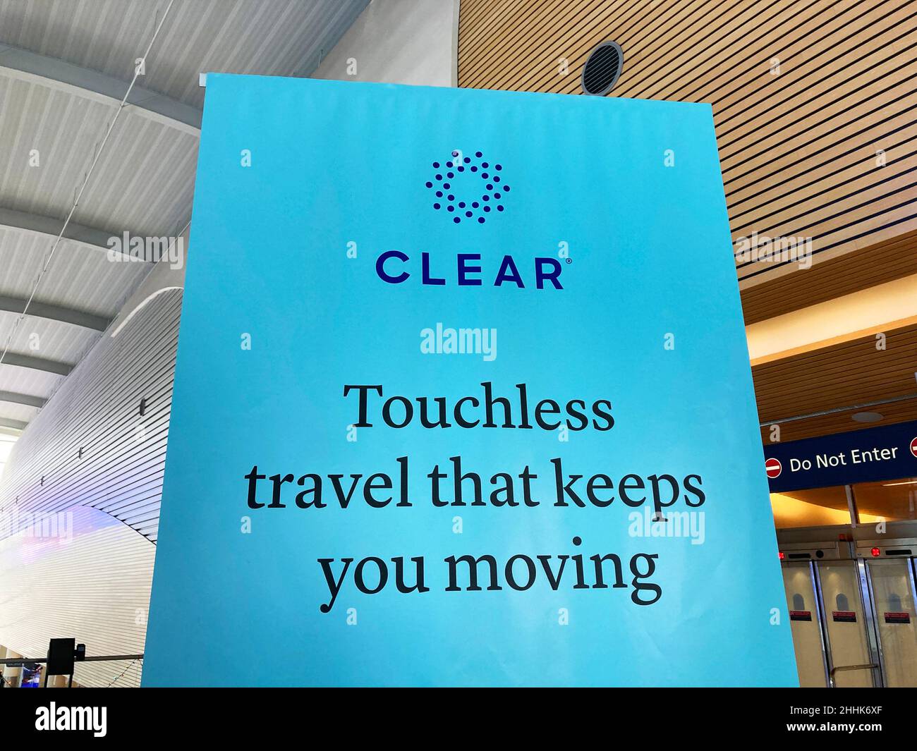 Clear Secure Sign, logo sur la bannière annonce la société de technologie qui exploite le système biométrique de vérification des documents de voyage dans les aéroports des États-Unis Banque D'Images