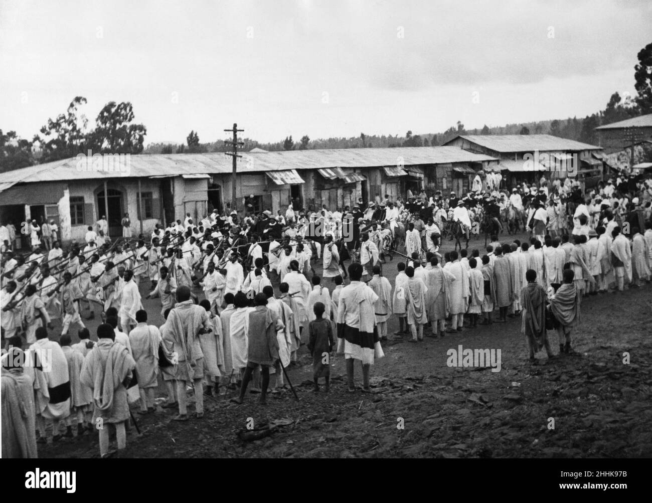 Guerre Abyssinienne septembre 1935.tribesmen et Chieftains arrivant à Addis-Abeba pour s'y engager de loyauté envers l'empereur Haile Selassie après l'invasion de l'Éthiopie par les forces italiennes. Banque D'Images