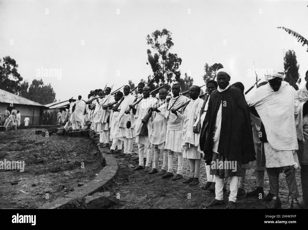 Guerre Abyssinienne septembre 1935.tribesmen et Chieftains arrivant à Addis-Abeba pour s'y engager de loyauté envers l'empereur Haile Selassie après l'invasion de l'Éthiopie par les forces italiennes. Banque D'Images