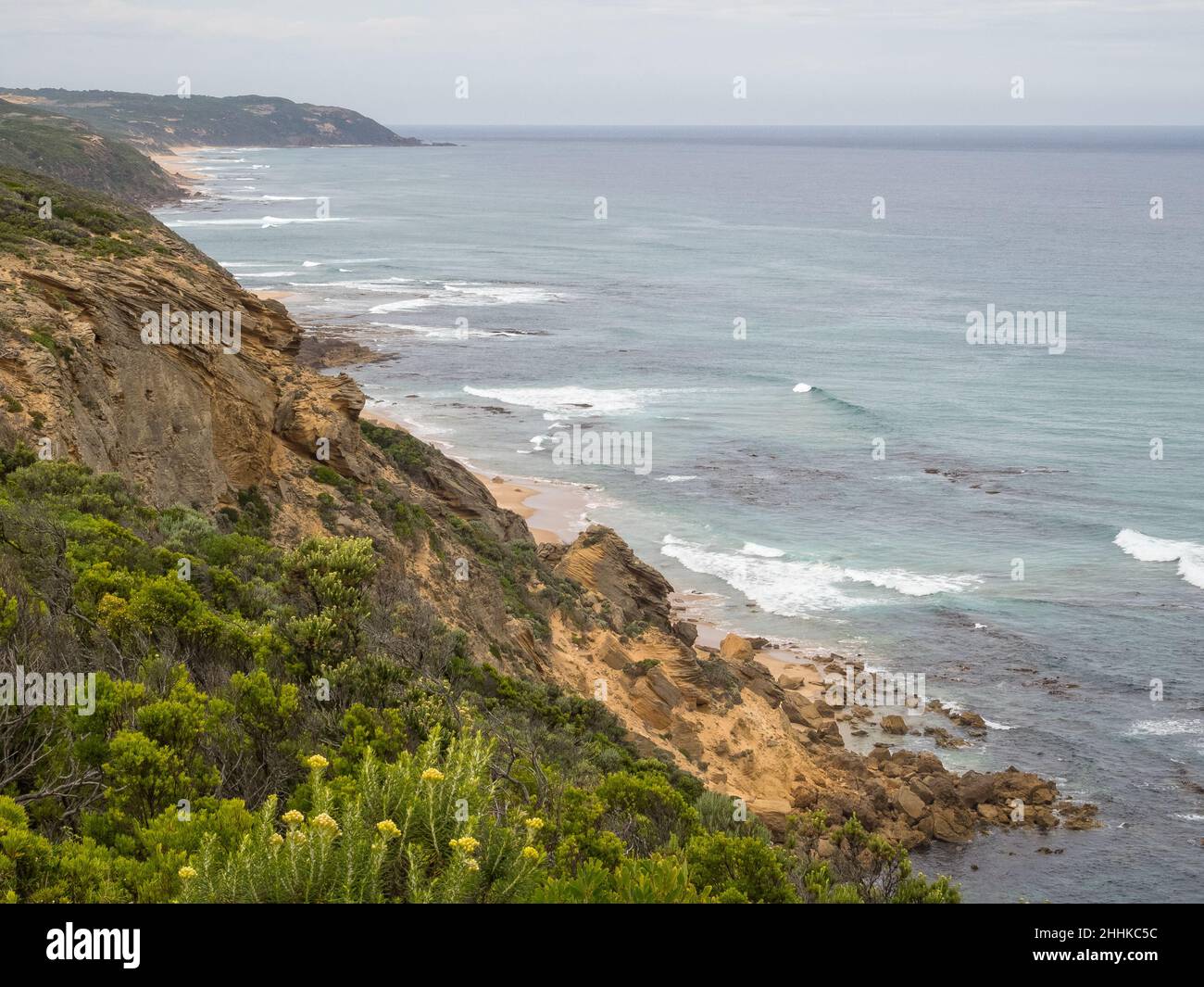 Vue sur la côte depuis Sentinel Rock Lookout sur la Great Ocean Walk - Glenaire, Victoria, Australie Banque D'Images