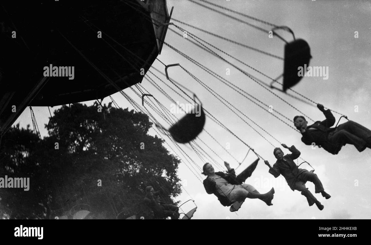Les foules qui apprécient le président-O-plane à la foire de Tolworth en 1934 Banque D'Images
