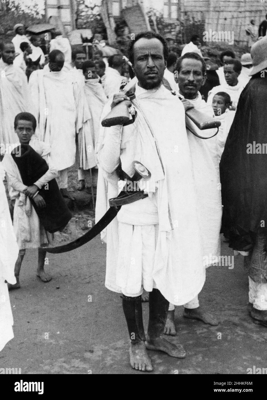 Guerre Abyssinienne septembre 1935.des tribesmen arrivent à Addis-Abeba pour s'y engager de loyauté envers l'empereur Haile Selassie après l'invasion de l'Éthiopie par les forces italiennes. Banque D'Images