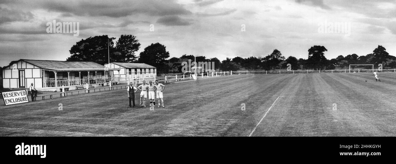 Shirley Town FC, Church Road, Solihull, West Midlands, Angleterre,Mardi 27th août 1935.Shirley Town est un nouveau venu à la combinaison de Birmingham, une compétition pour les équipes de Birmingham et les environs (active de 1892 à 1954).Shirley Town joue leur premier match contre West Bromwich Albion A samedi (31st août 1935). Banque D'Images