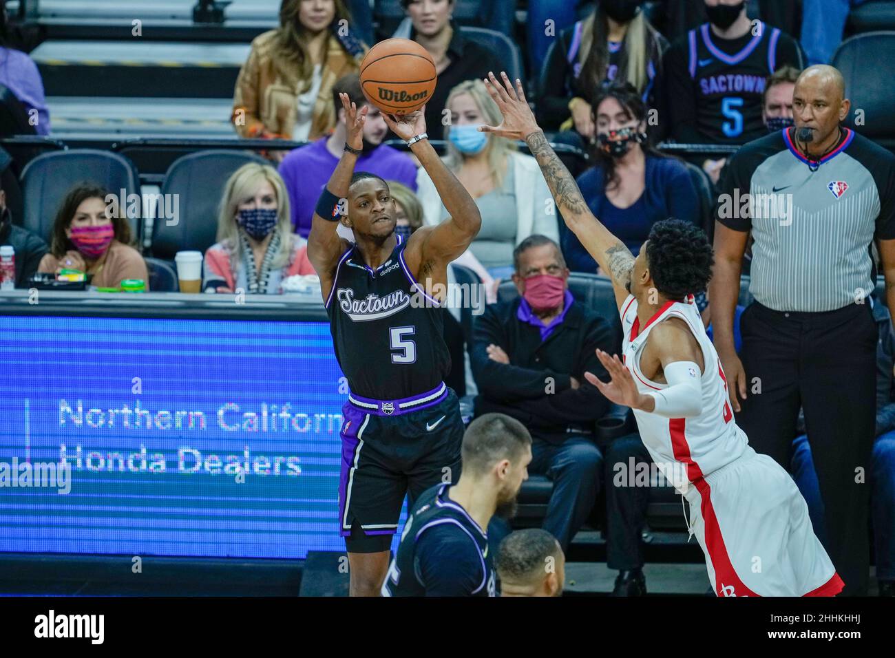 Sacramento Kings Guard de'Aaron Fox (5) tente un tir au match NBA entre les  Houston Rockets vs Sacarmento Kings le vendredi 14 janvier 2022 à la Go  Photo Stock - Alamy