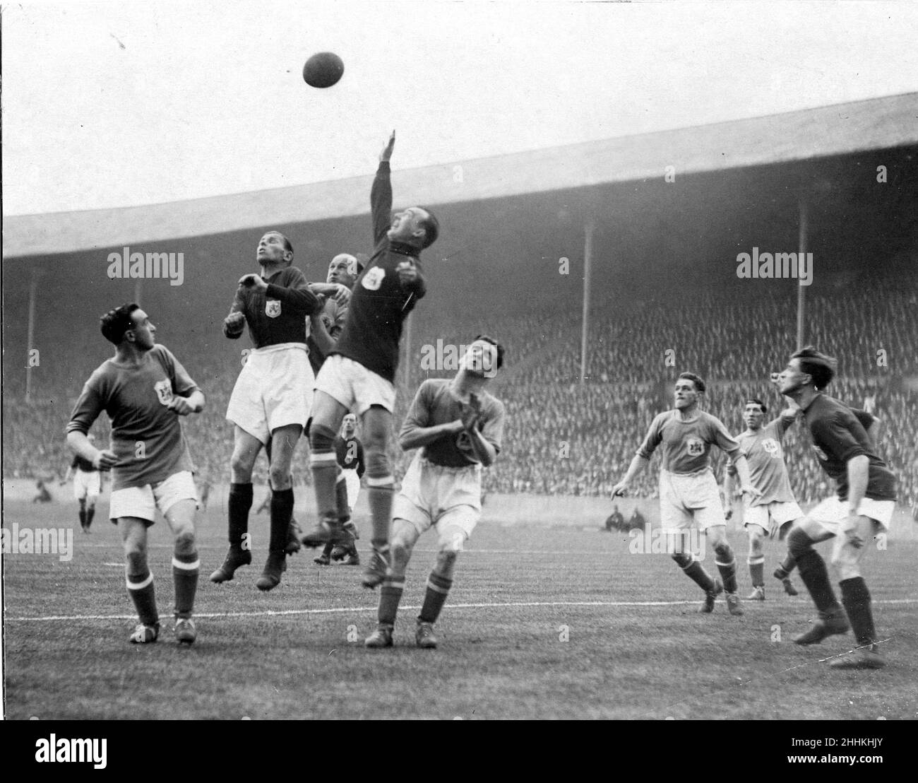 Pin's émaillé Cardiff City - Vainqueurs FA Cup 1927 - Collection Football