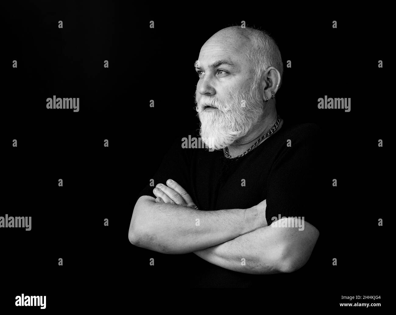 Portrait de Senior sur une face noire, gros plan. Banque D'Images