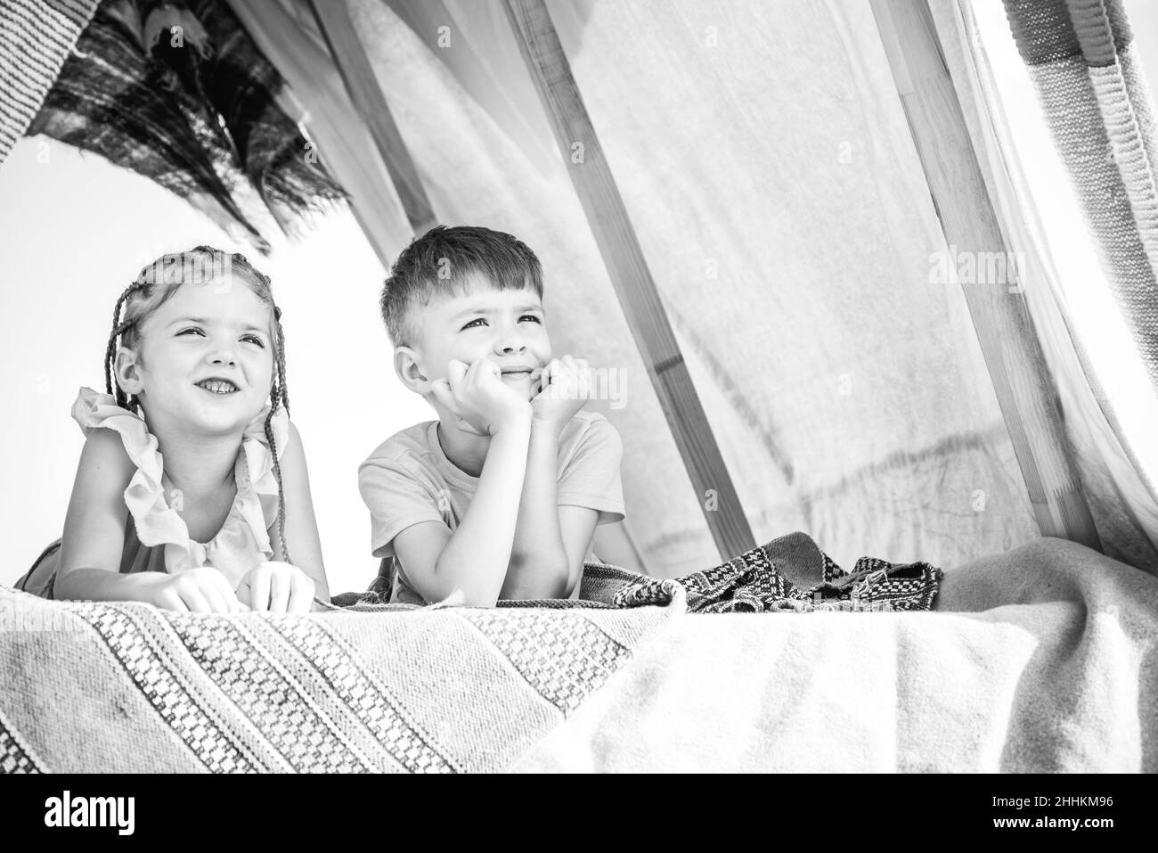 enfants champignon tente, enfants tentes extérieures, enfants jouent tente