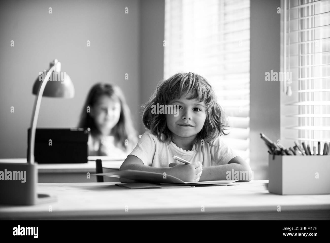 Élèves en classe. Retour à l'école. Journée des connaissances. Jours de scolarité. Banque D'Images