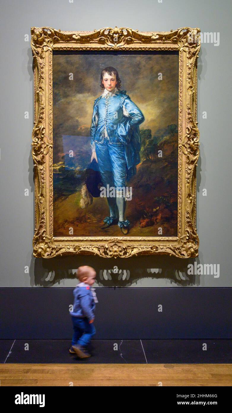 Le "Blue Boy" de Thomas Gainsborough est exposé à la National Gallery à l'occasion du 100th anniversaire de sa dernière présentation au Royaume-Uni.L'œuvre appartient maintenant à la bibliothèque Huntington, au musée d'art et aux jardins botaniques de Saint-Marin, en Californie, où elle est exposée depuis un siècle.Un tout-petit (l'un des enfants du personnel de la National Gallery ou de l'ambassade des États-Unis à Londres) passe devant le "Blue Boy".(Modèle enfant publié par la Gallery).The National Gallery, Londres, Royaume-Uni.24 janvier 2022. Banque D'Images